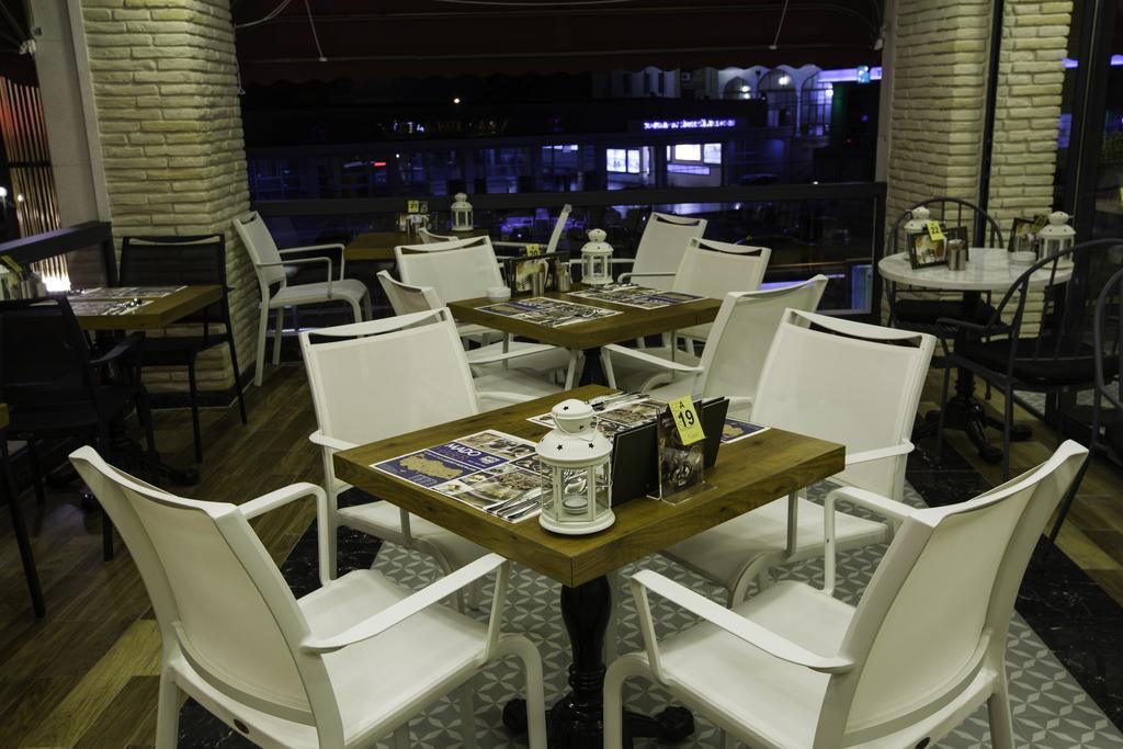 Отель Phosphorion Стамбул Экстерьер фото Interior of a restaurant in Nicosia
