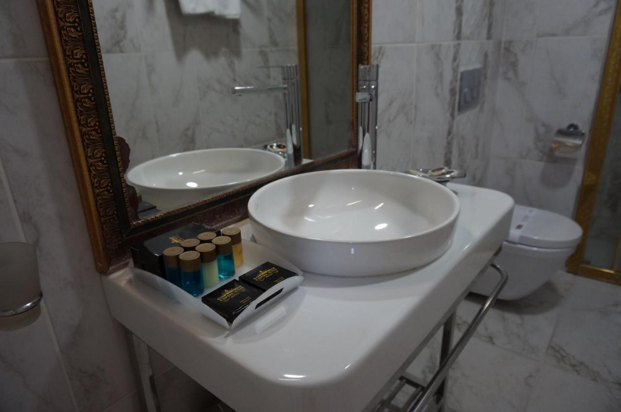 Отель Phosphorion Стамбул Экстерьер фото Bathroom in a hotel